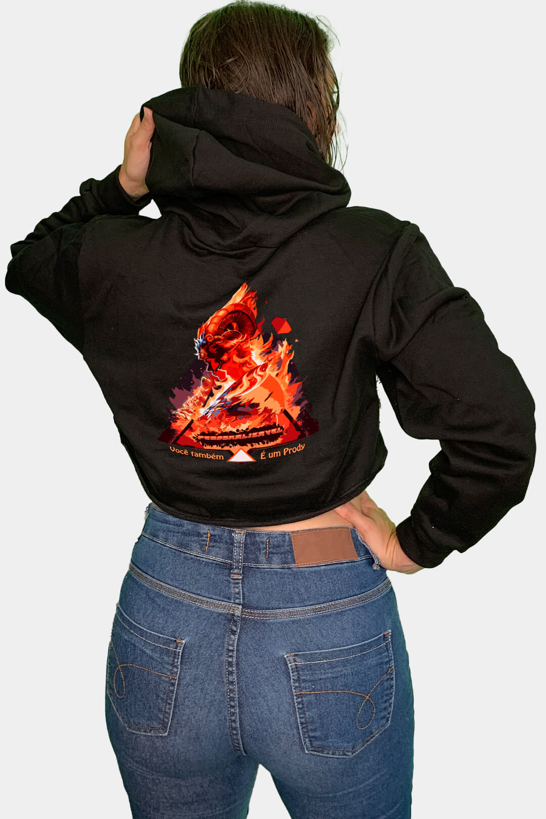 AGASALHO CROPPED ÁRIES: IMPETO E ESTILO EM EVIDÊNCIA