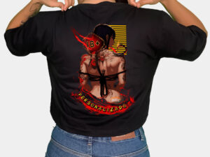 CAMISETA CROPPED ESCORPIÃO: MISTÉRIO E SEDUÇÃO