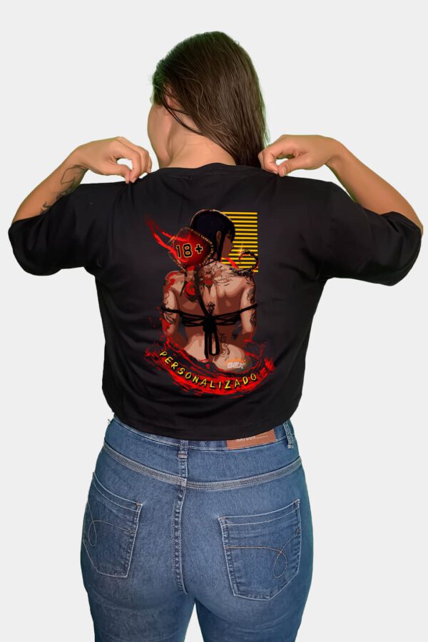 CAMISETA CROPPED ESCORPIÃO: MISTÉRIO E SEDUÇÃO