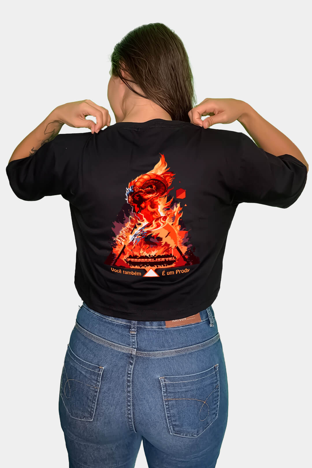 CAMISETA CROPPED ÁRIES: IMPETO E ATITUDE EM CADA PASSO
